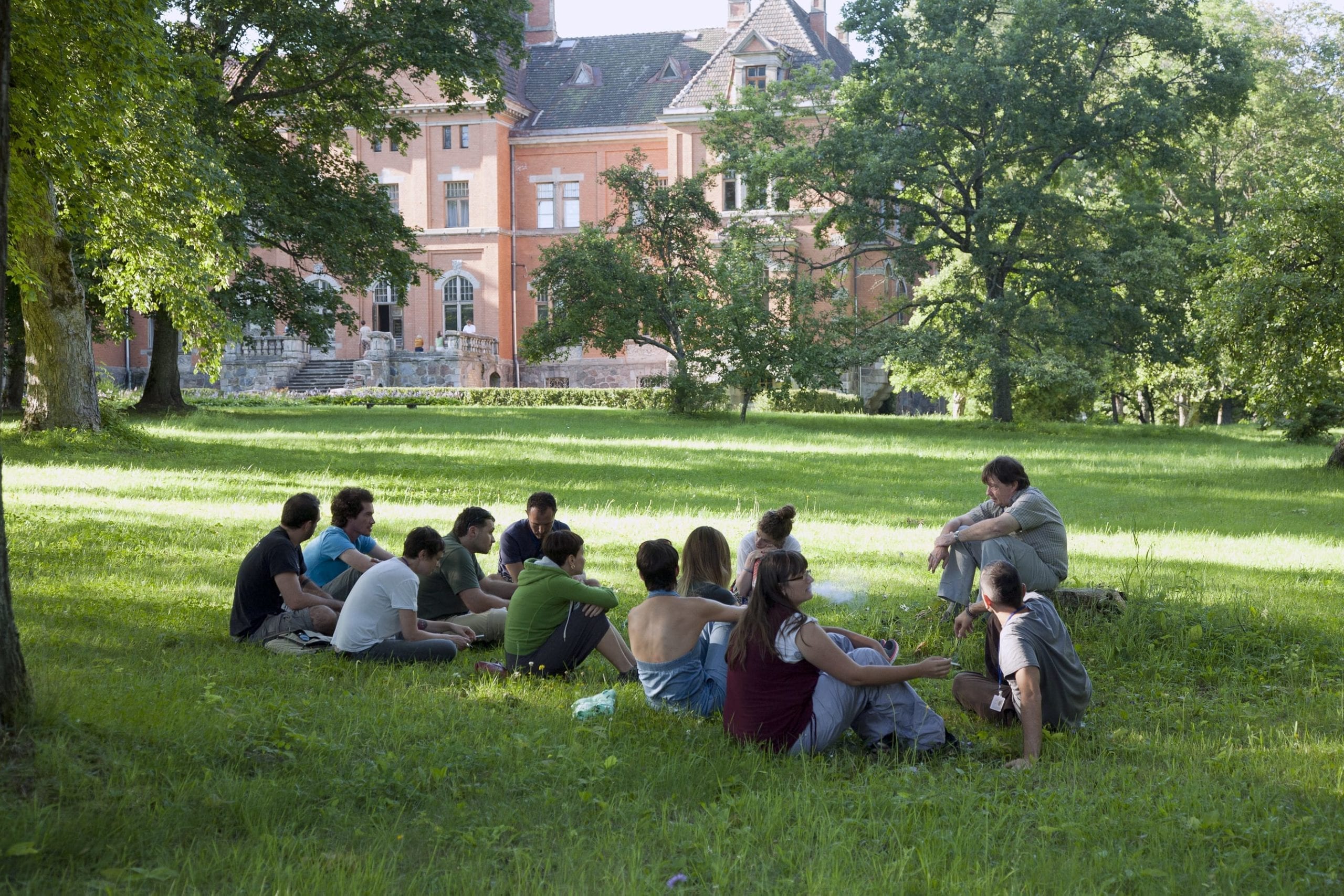French curator Christian Caujolle teaches a class outdoors at the ISSP 2012 summer workshop. Image © Andrejs Strokins