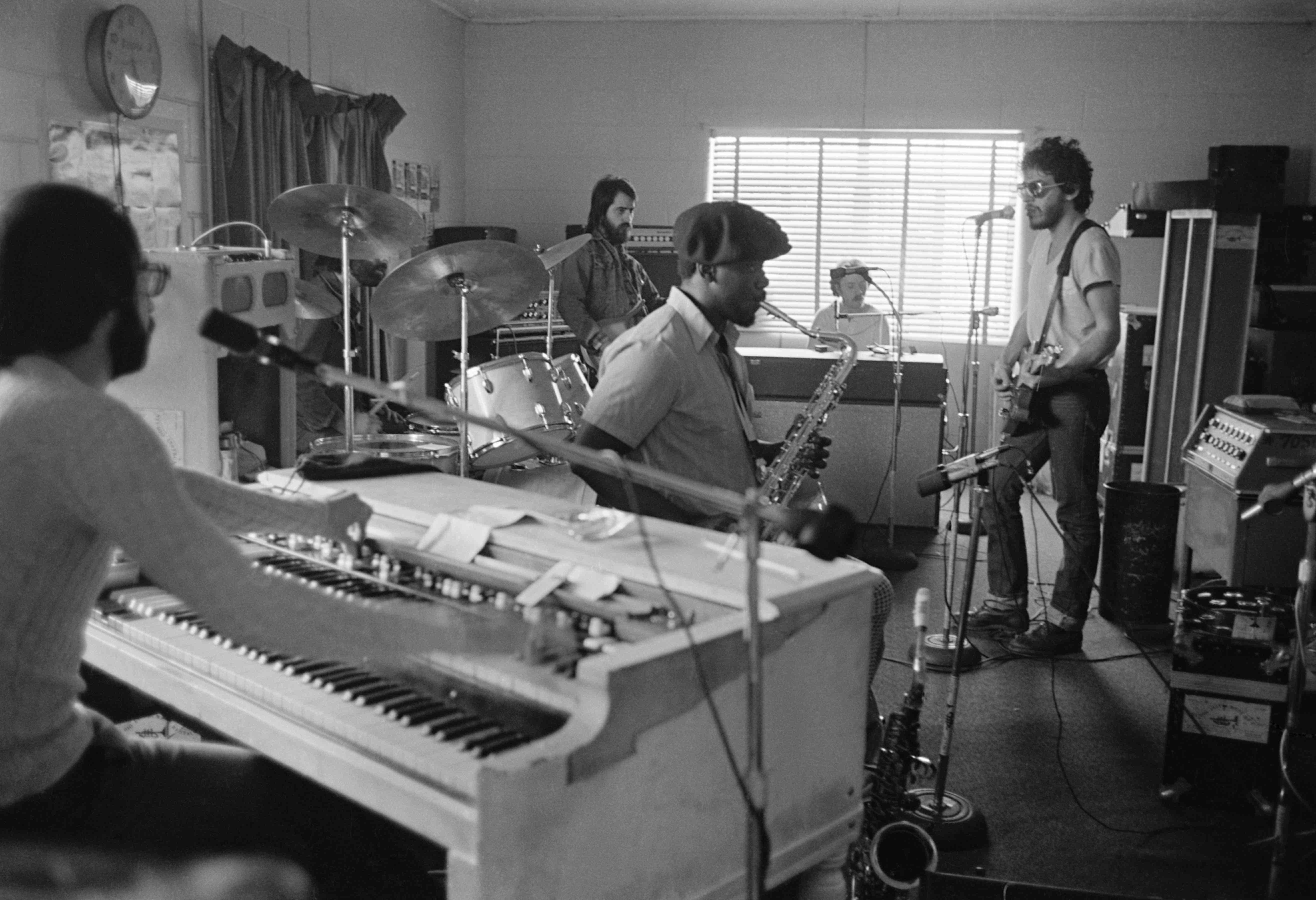 Springsteen rehearses with the E Street Band © Barbara Pyle/Reel Art Press