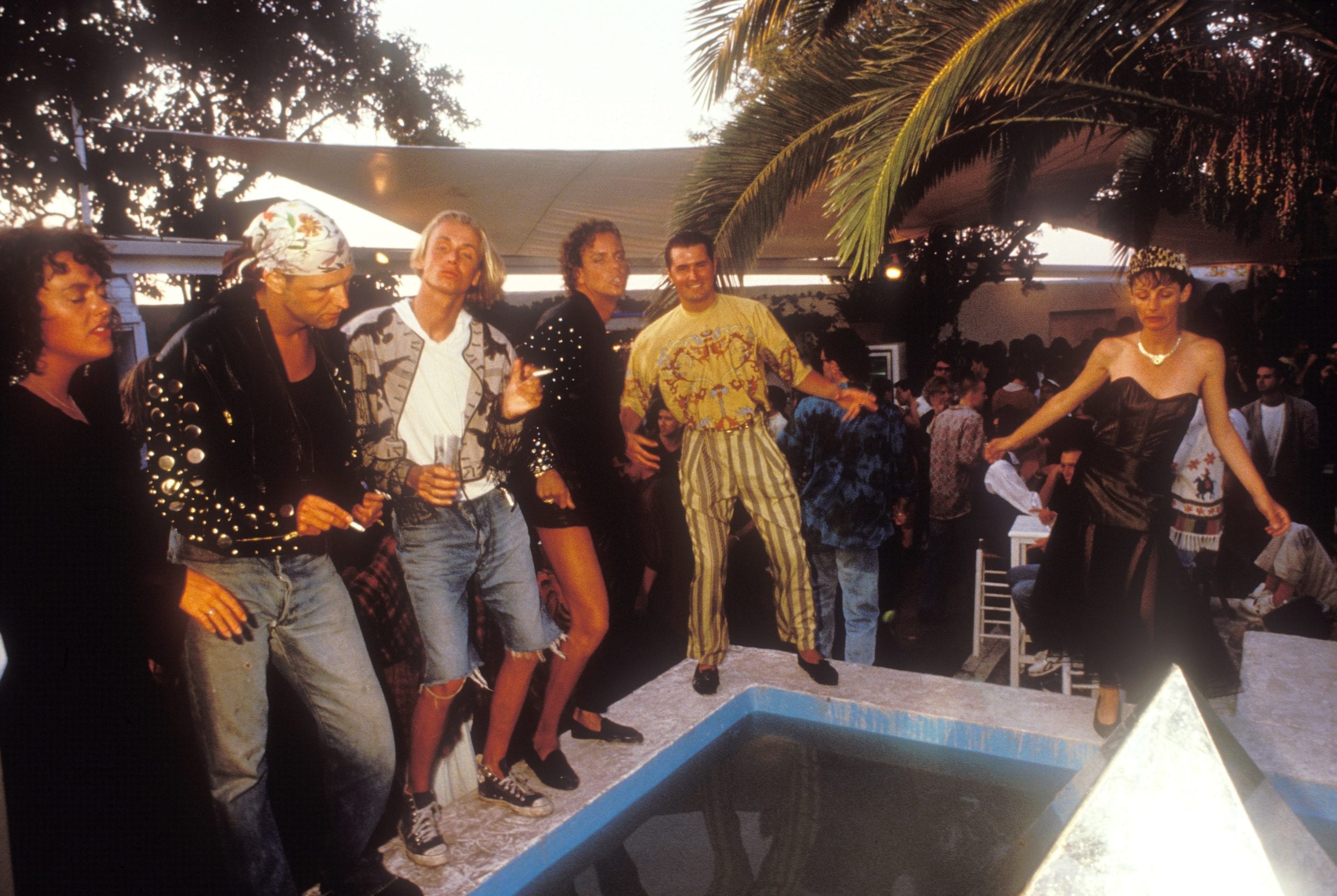 Clubbers dancing outdoors, Amnesia II courtyard, Ibiza 1989 © Dave Swindells/PYMCA