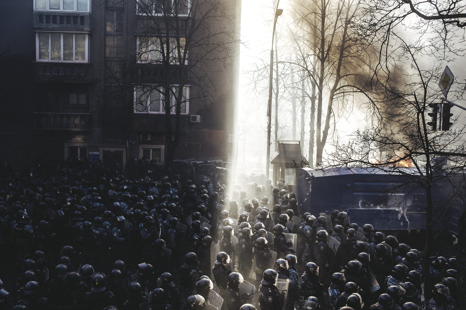 Riot police began to storm Maidan after clashes on Shelkovichna street. Kiev, 18th February 2014 (RUS)Беркут идет штурмом на майдан после столкновения на ул. Шелковчиная.