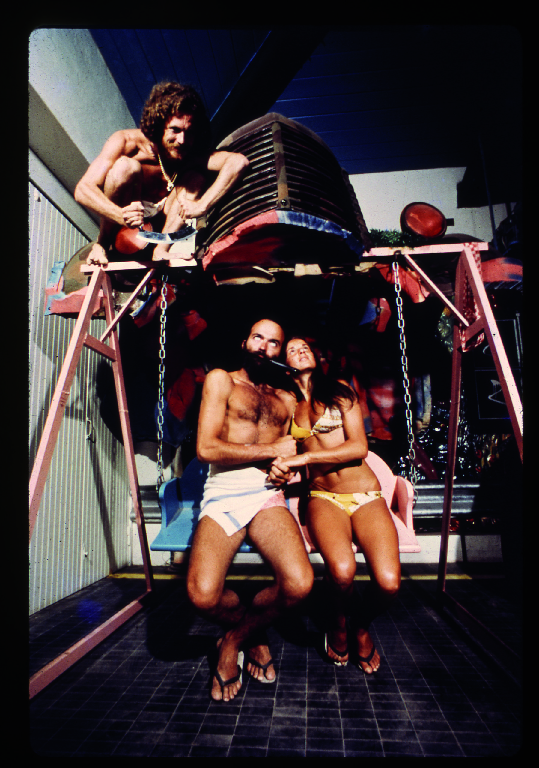 UFO, lovers on a swing chair, Bamba Issa, Forte dei Marmi, 1970. Photograph by Carlo Bachi, © Lapo Binazzi, UFO Archive