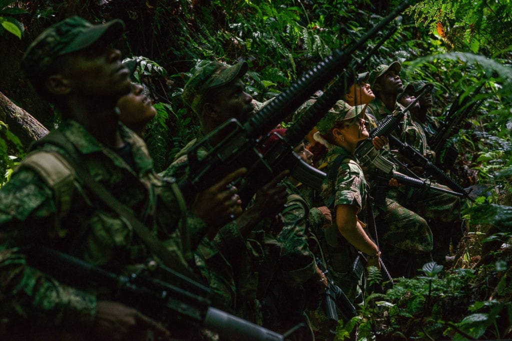 The rebel group feels the overflight of an aircraft during walks. Everything is put on hold and the atmosphere is tense for fear of heavy bombings. 3 May 2016. Photo © Federico Rios