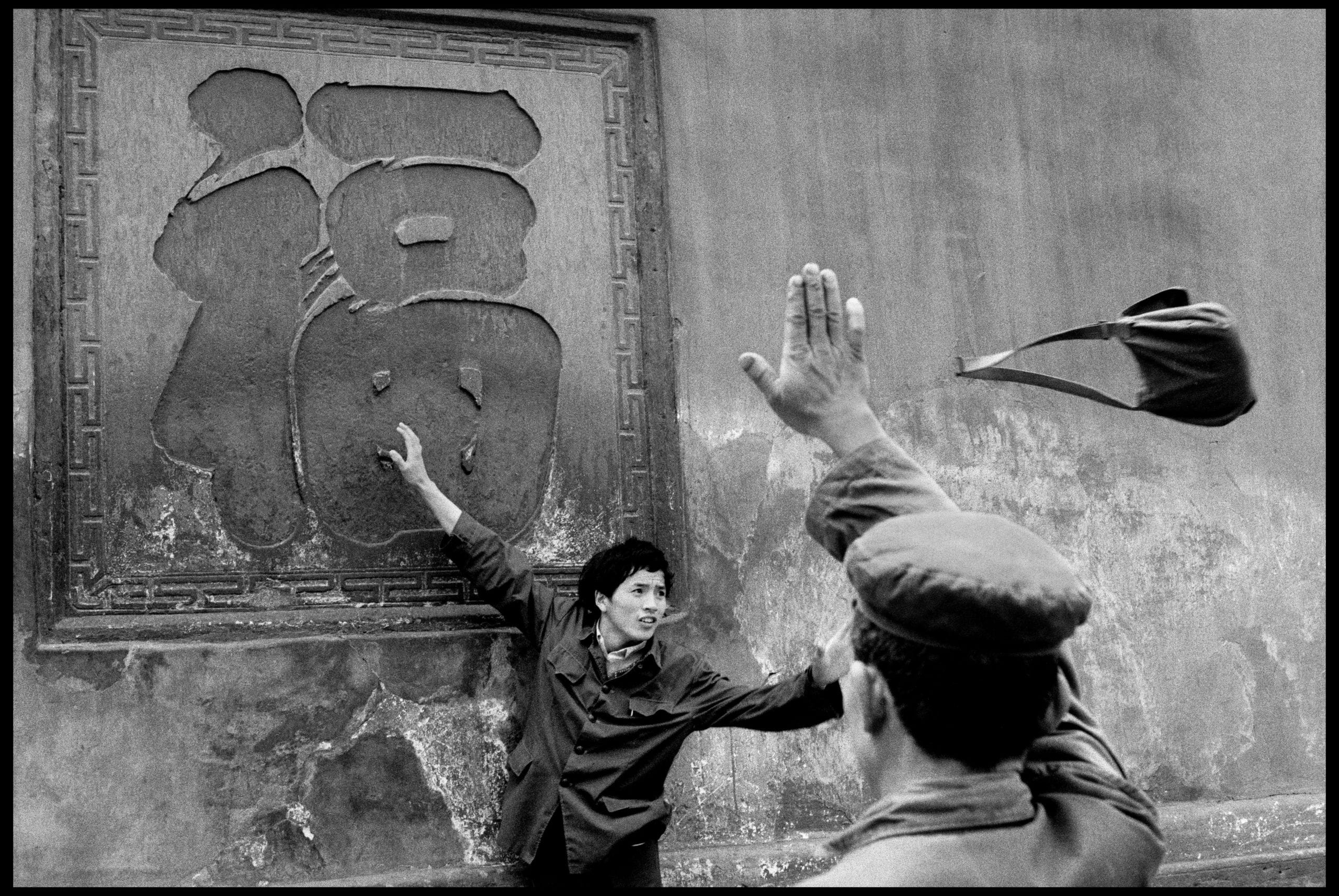 CHINA. Province of Sichuan. Xindu. Monastery of BAO GUANG (Divine Light). Buddhist temple. On the wall: inscription symbolizing happiness, which the visitors, with their eyes shut, try to touch in the center in order to gain happiness. Friday 27th April 1984.