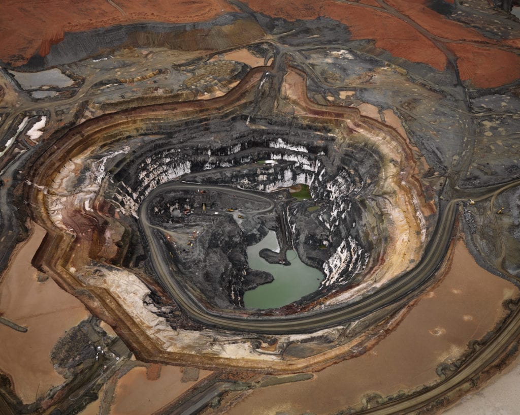 edward-burtynsky-silver-lake-operations-1-lake-lefroy-western-australia-2007-c-edward-burtynsky-courtesy-of-flowers-gallery-london-and-nicholas-metivier-gallery-toronto