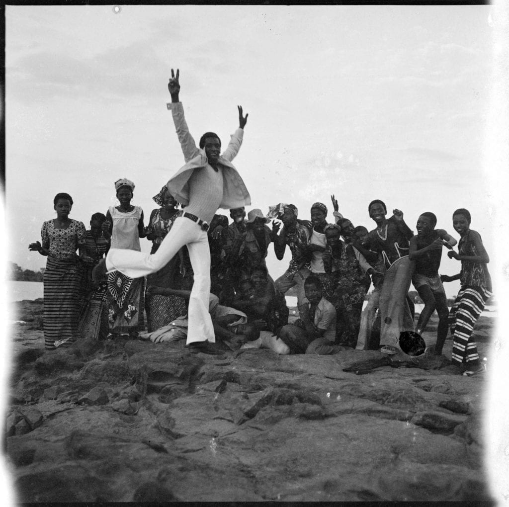 malick-sidibe-dernier-au-revoir-des-jeunes-au-pique-nique-1972-c-malick-sidibe-courtesy-galerie-magnin-a-paris