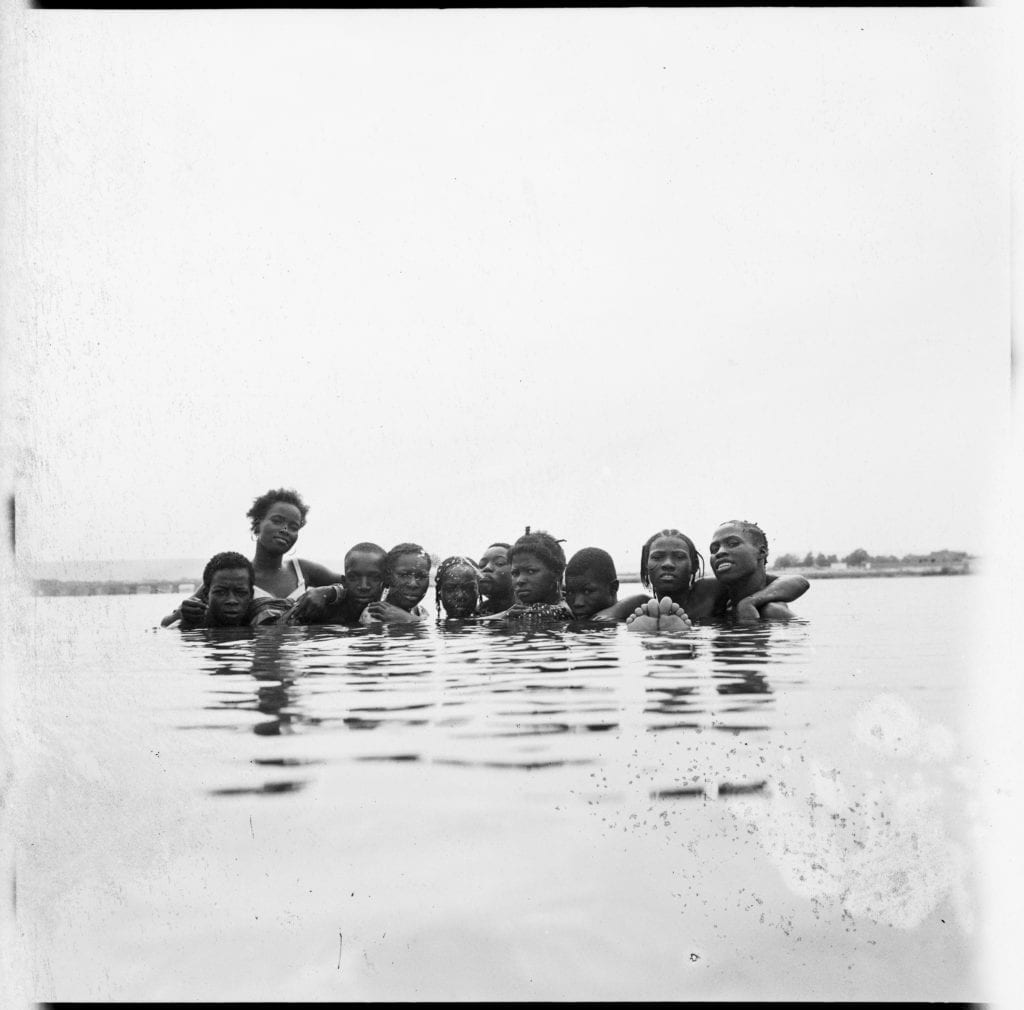 malick-sidibe-pendant-les-grandes-chaleurs-1974-c-malick-sidibe-courtesy-galerie-magnin-a-paris