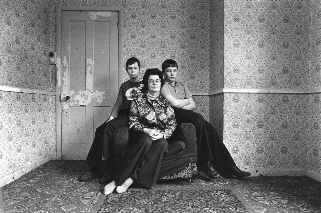 Tooting, London, 1975. From the series Family Units © Edward Barber