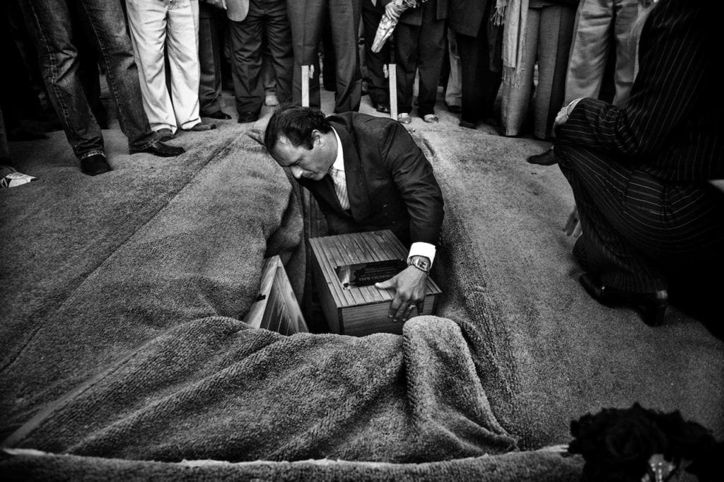 Horacio Bau’s funeral. Forensic anthropologists returned the remains to his family 30 years after his disappearance during the dictatorship. Trelew, Chubut Province, Argentina, 2007 © Giancarlo Ceraudo, courtesy of the artist