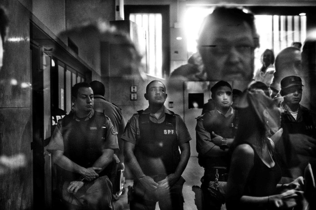 A group of policemen at the entrance of the Tribunal Oral y Federal Nº 5 during the third trial for crimes against humanity committed at the ESMA. Buenos Aires, Argentina, 2012 © Giancarlo Ceraudo, courtesy of the artist