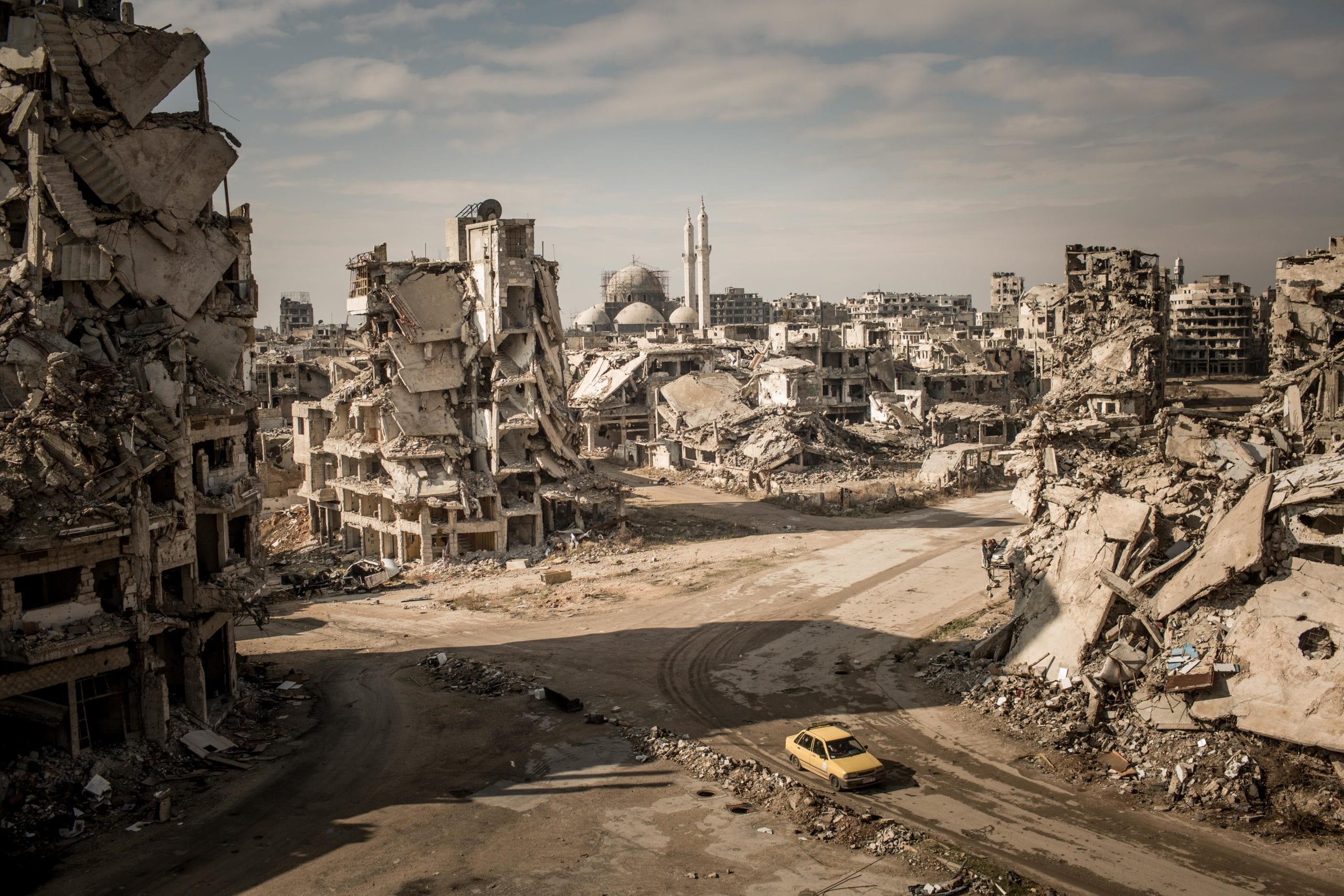 Road to ruin. Хомс Сирия. Разрушенный город. Развалины города. Разрушенный современный город.