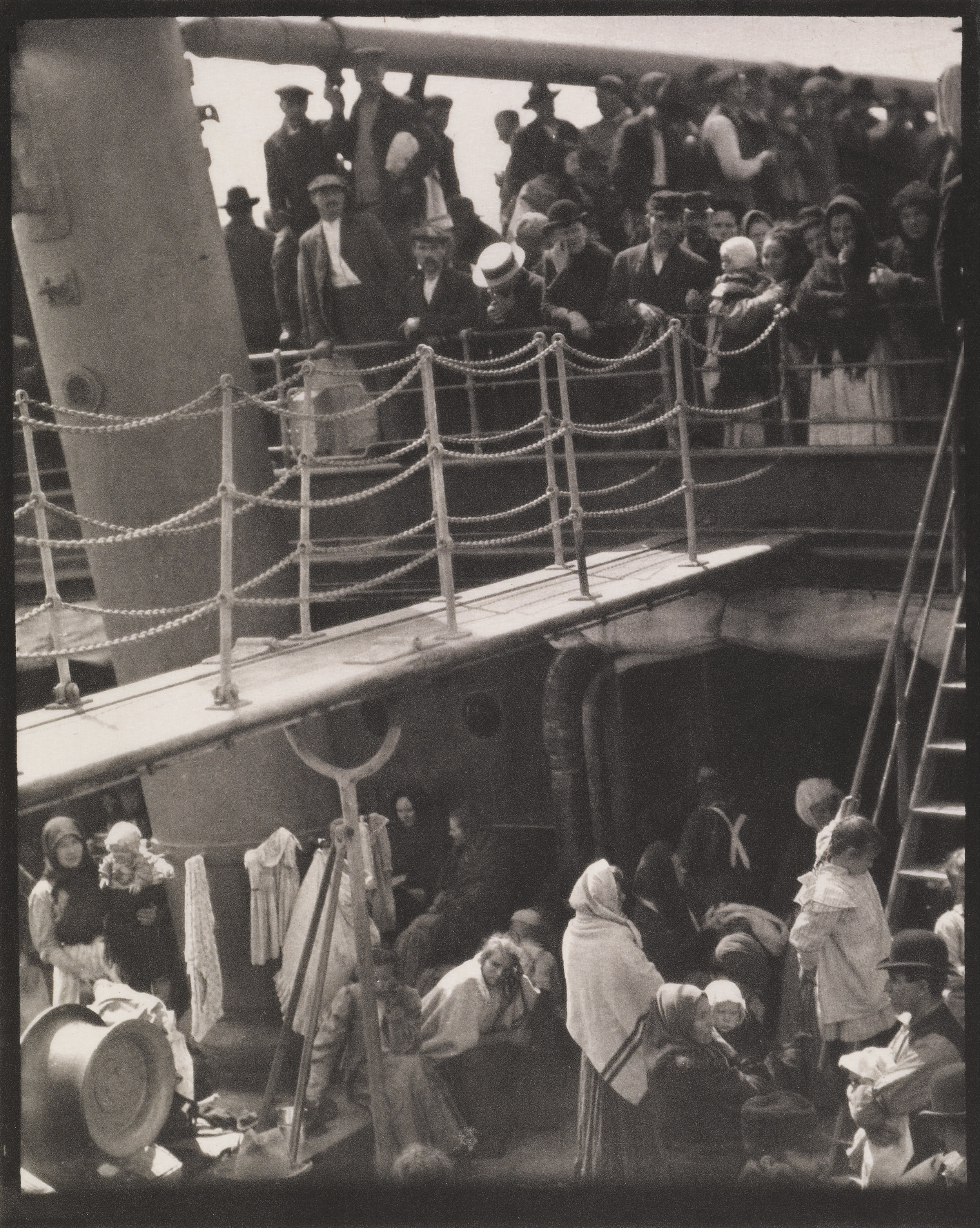 Alfred-Stieglitz-USA-1907.-Passengers-on-the-long-journey-from-the-U.S.-to-Europe.