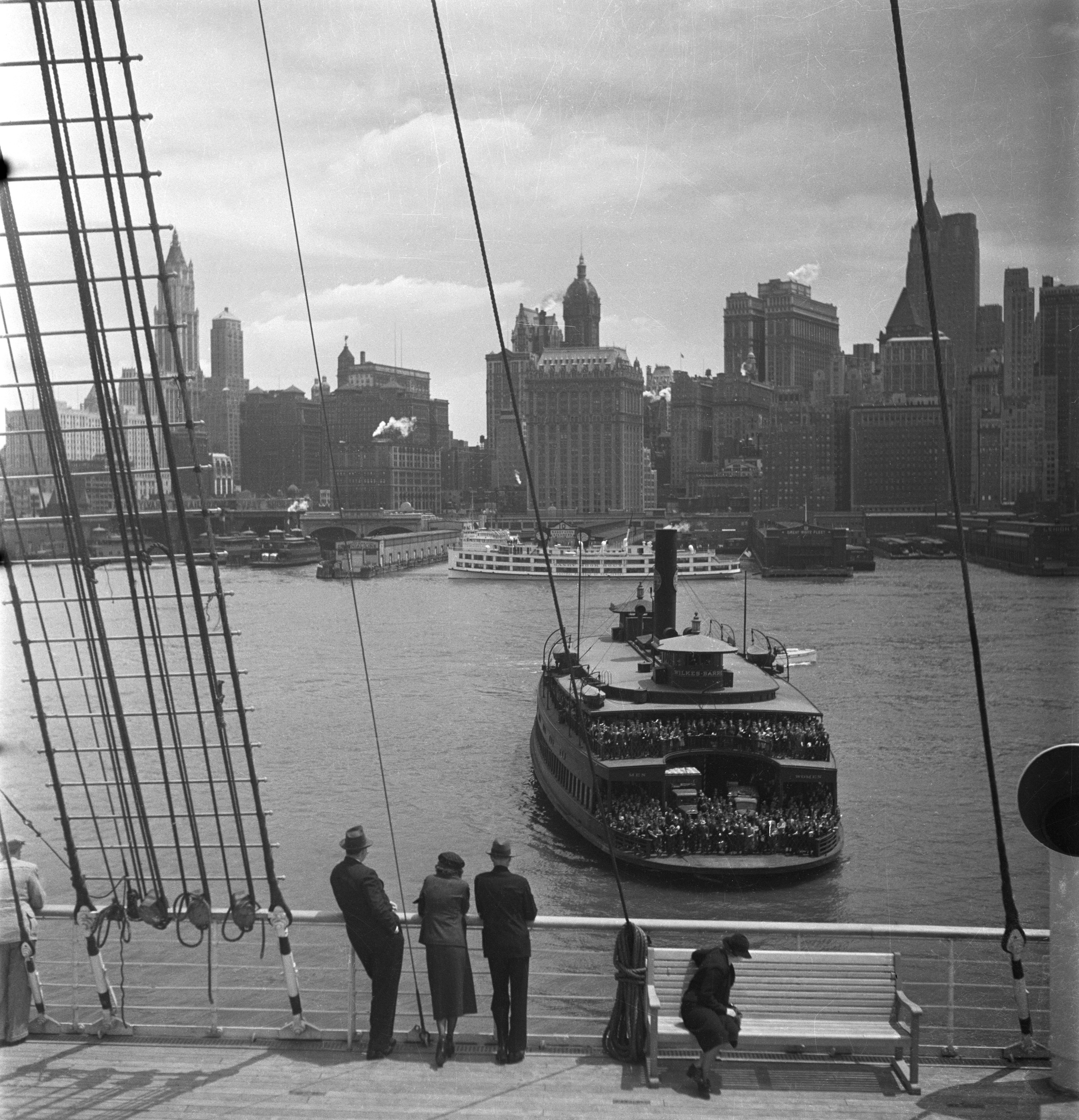 Eva-Besnyo-1938-NY.-Holland-America-line-maidentrip-s.s.-Nieuw-Amsterdam