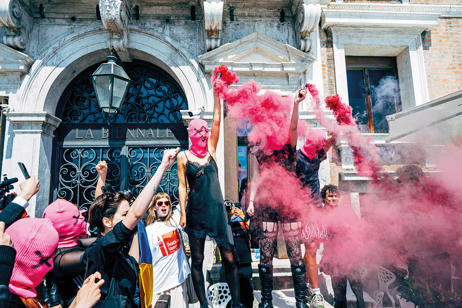 Pussy Riot Biennale Office Blockade, © Nikita Teryoshin,