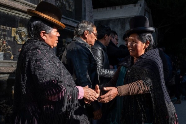 Grieving women, Bolivia