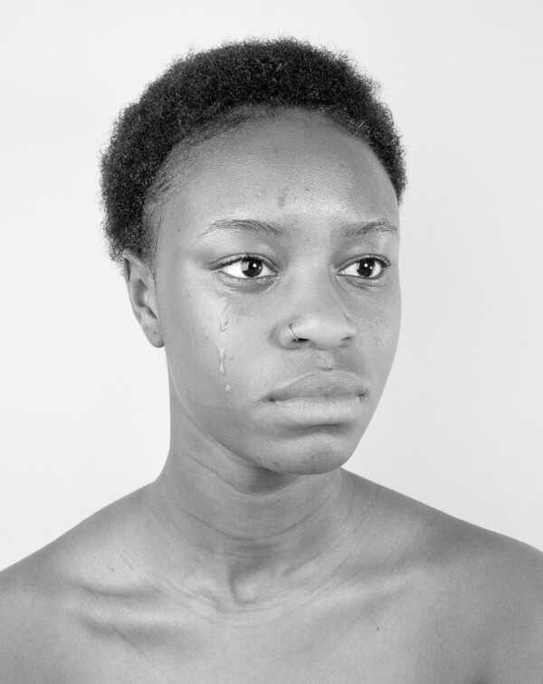 N'er Facebook status says she's in a relationship