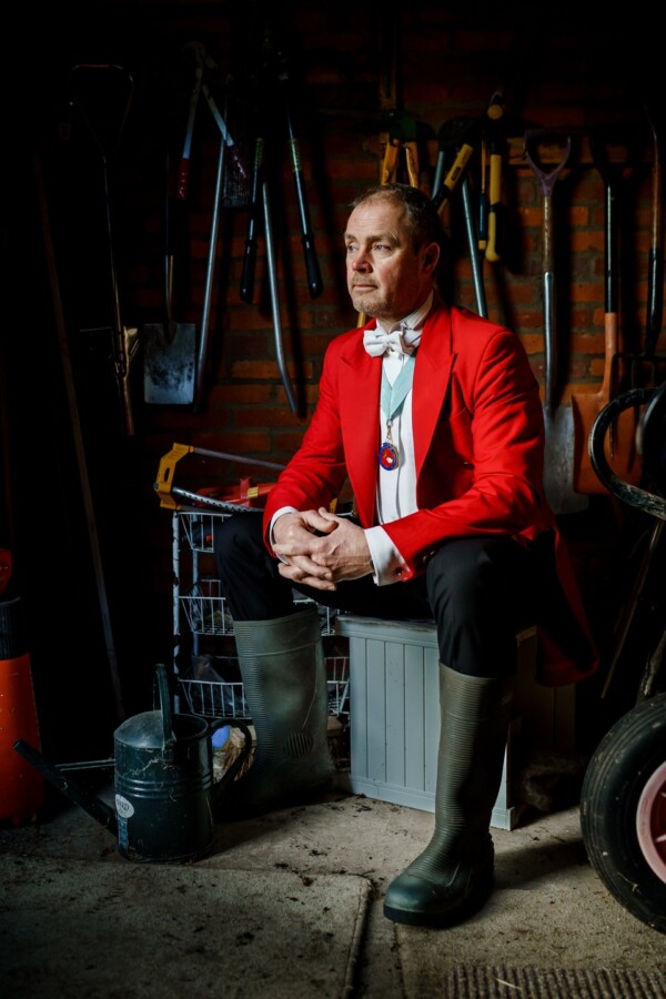 Simon – All dressed up and nowhere to go